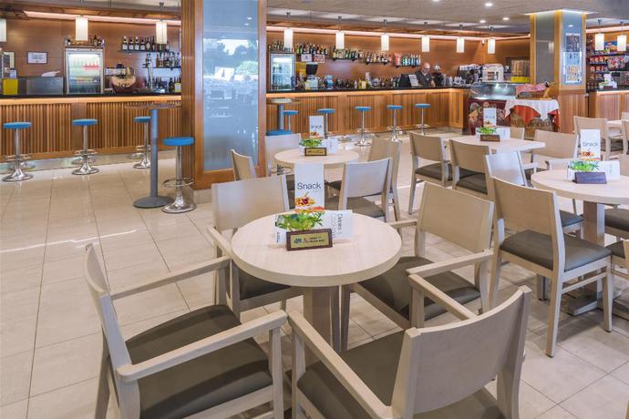 Imagen del bar/restaurante del Hotel 4R Playa Park. Foto 8