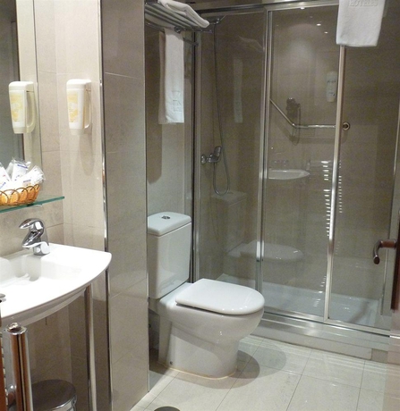 Imagen de la habitación del Hotel 4c Puerta Europa. Foto 13