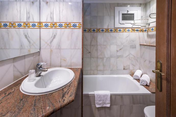 Imagen de la habitación del Hotel 4r Gran Europe. Foto 5