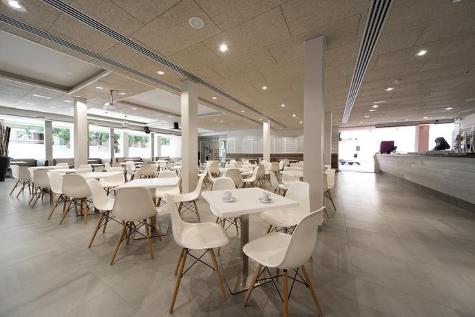 Imagen del bar/restaurante del Hotel 4r Miramar Calafell. Foto 2