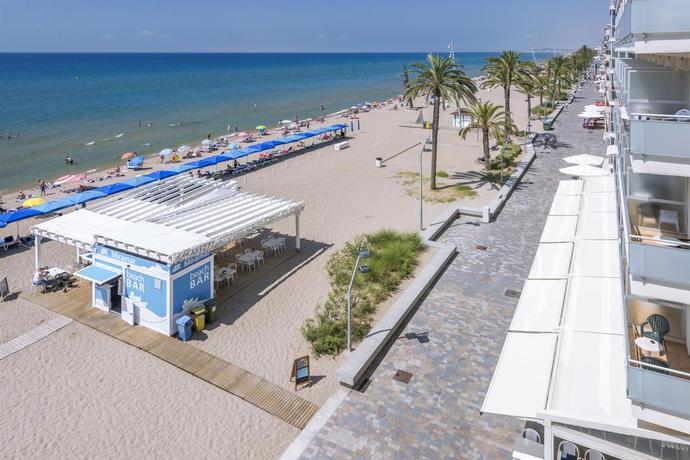 Imagen de los exteriores del Hotel 4r Miramar Calafell. Foto 6
