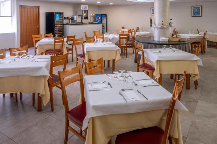 Imagen del bar/restaurante del Hotel 4r Salou Park Resort I. Foto 2