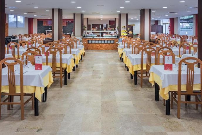 Imagen del bar/restaurante del Hotel 4r Salou Park Resort II. Foto 2