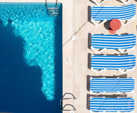 Imagen de la piscina del Hotel 4u Miranda - Adults Only. Foto 7