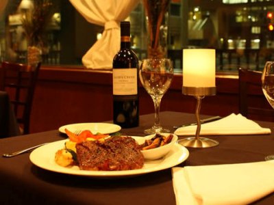 Imagen del bar/restaurante del Hotel 5 CALGARY DOWNTOWN SUITES. Foto 3