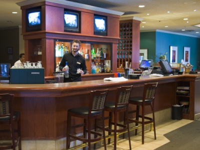 Imagen del bar/restaurante del Hotel 5 CALGARY DOWNTOWN SUITES. Foto 5