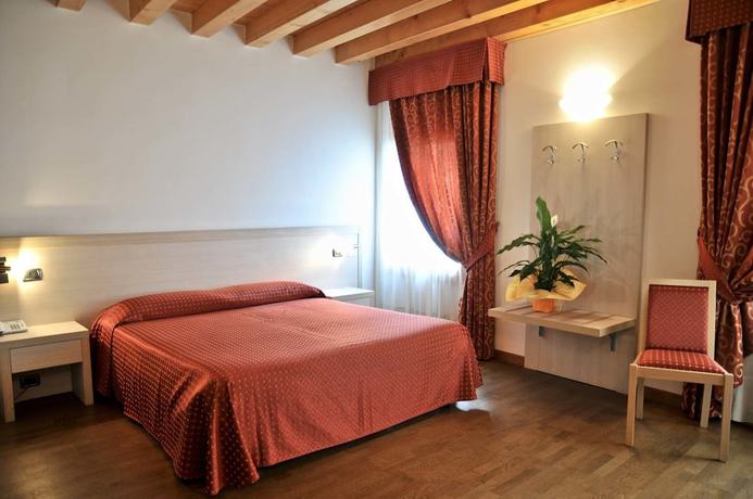 Imagen de la habitación del Hotel 5 Colonne. Foto 10