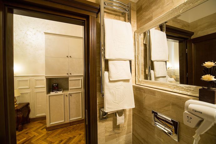 Imagen de la habitación del Hotel 5 Continents. Foto 7