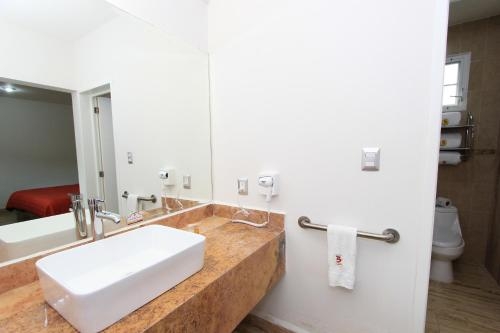Imagen general del Hotel 5 Inn. Foto 5