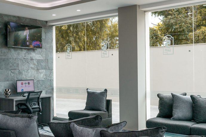 Imagen de los interiores del Hotel 5 Inn Plus. Foto 16