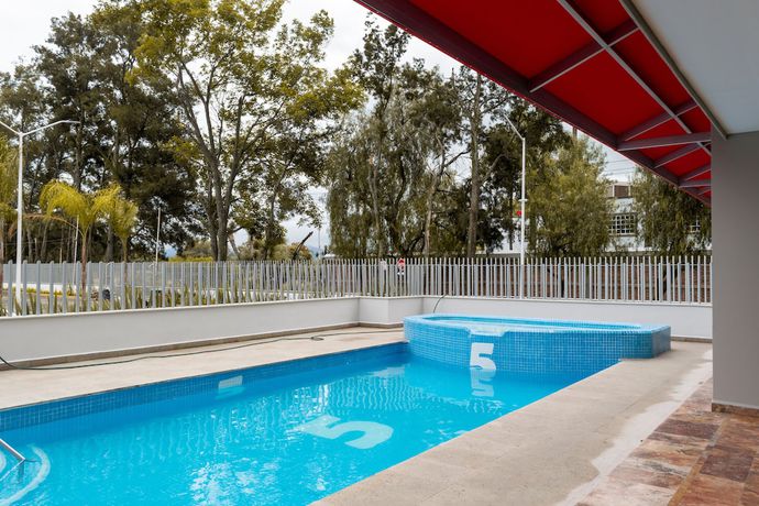 Imagen de la piscina del Hotel 5 Inn Plus. Foto 18