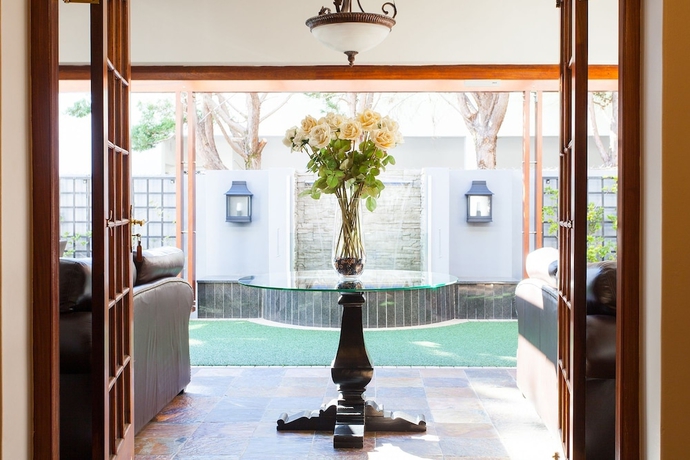 Imagen de los interiores del Hotel 5 Seasons. Foto 19
