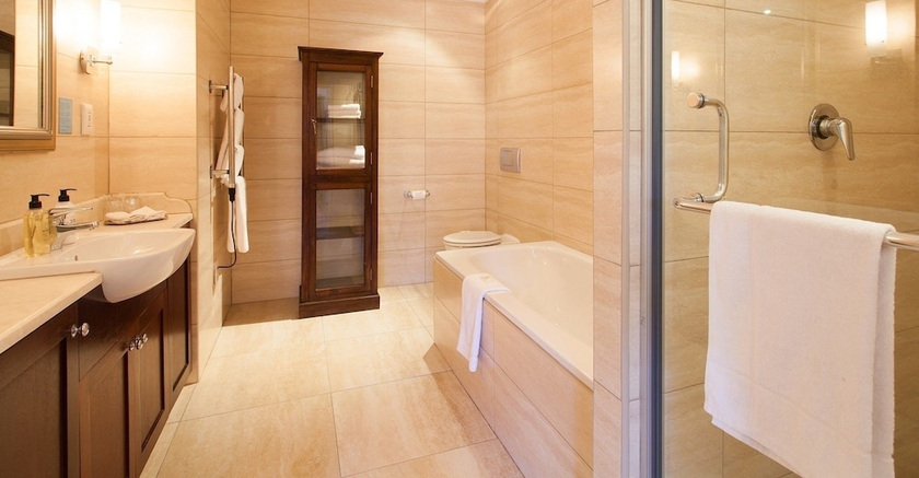 Imagen de la habitación del Hotel 5 Seasons. Foto 17