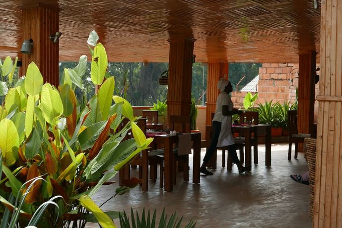 Imagen del bar/restaurante del Hotel 5 Swiss. Foto 7