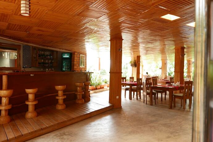 Imagen del bar/restaurante del Hotel 5 Swiss. Foto 8