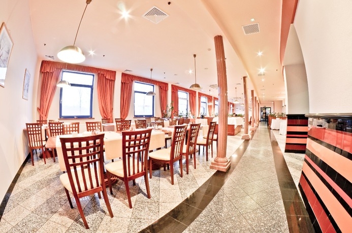 Imagen del bar/restaurante del Hotel 500 Strykow. Foto 3