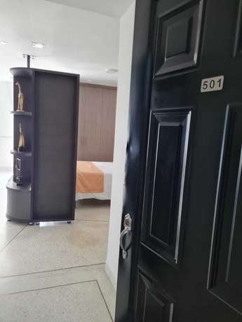 Imagen de los interiores del Hotel 501 Moderno Aparta-Suite en Versalles Tipo Loft - Cali Tower Suites and Lofts. Foto 16