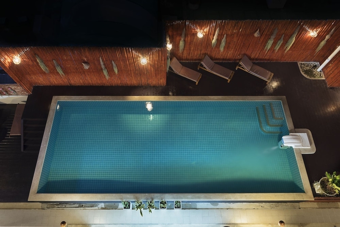 Imagen de la piscina del Hotel 51 Fashion. Foto 17