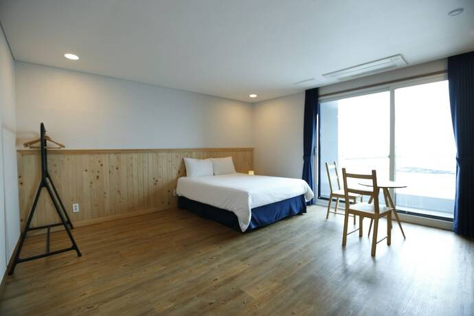 Imagen de la habitación del Hotel 52, Jeju. Foto 13