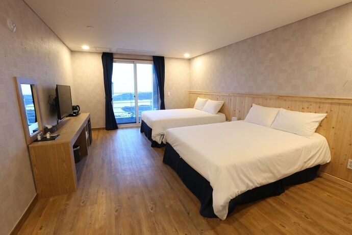 Imagen de la habitación del Hotel 52, Jeju. Foto 16
