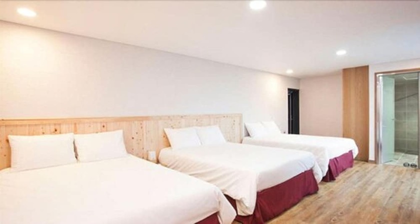 Imagen de la habitación del Hotel 52, Jeju. Foto 19