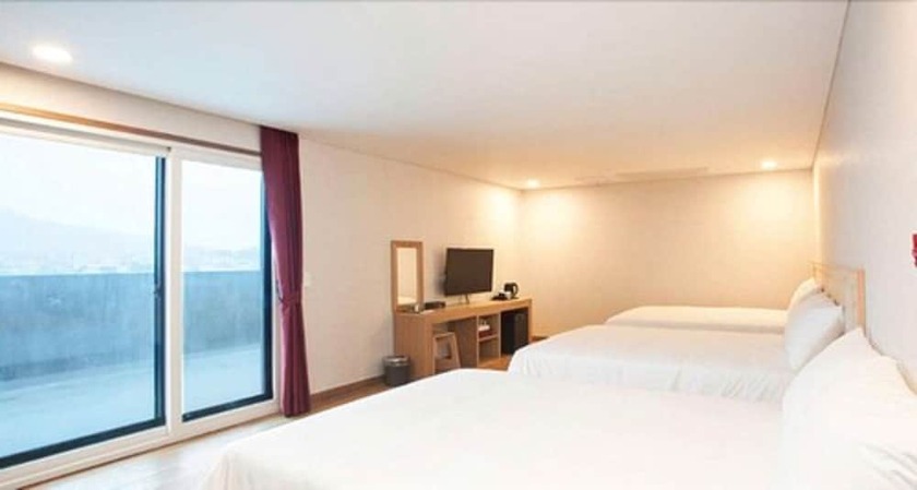 Imagen de la habitación del Hotel 52, Jeju. Foto 22