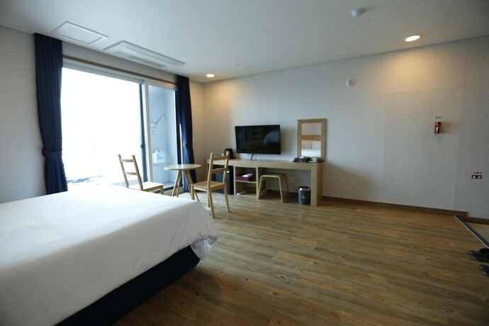 Imagen de la habitación del Hotel 52, Jeju. Foto 23