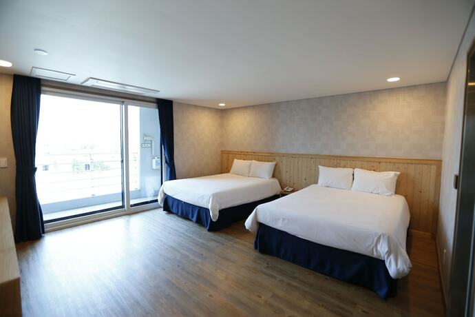 Imagen de la habitación del Hotel 52, Jeju. Foto 27