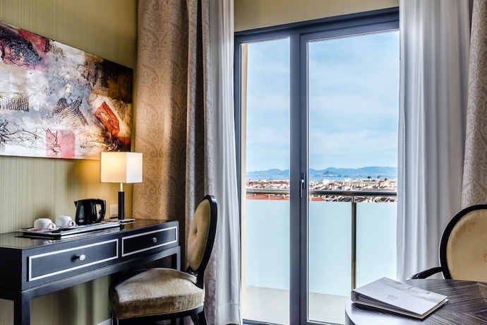 Imagen de la habitación del Hotel 525. Foto 6