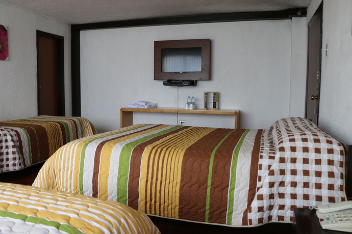 Imagen de la habitación del Hotel 6 De Diciembre. Foto 10