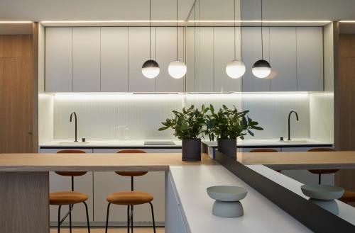 Imagen de la habitación del Hotel 60 Balconies Iconic. Foto 17