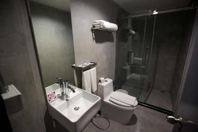 Imagen de la habitación del Hotel 63 Bangkok. Foto 8