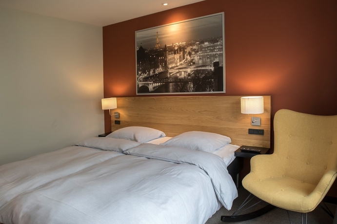 Imagen de la habitación del Hotel 6400. Foto 5