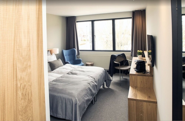 Imagen de la habitación del Hotel 6400. Foto 10