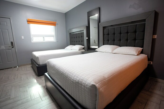 Imagen de la habitación del Hotel 653. Foto 17