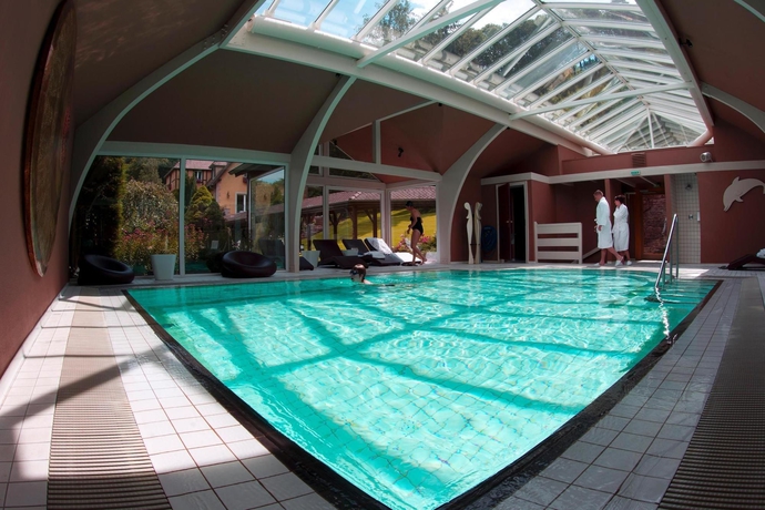 Imagen de la piscina del Hotel 6717 Nature and Spa Le Clos Des D&eacute;lices. Foto 12