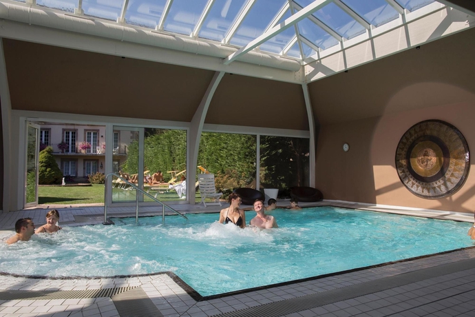Imagen de la piscina del Hotel 6717 Nature and Spa Le Clos Des D&eacute;lices. Foto 13