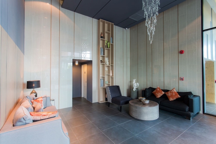 Imagen de los interiores del Hotel 6th Avenue Surin Beach. Foto 16