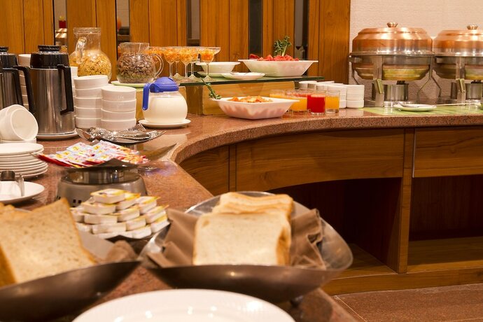 Imagen del bar/restaurante del Hotel 7 Apple Pimpri Pune. Foto 13