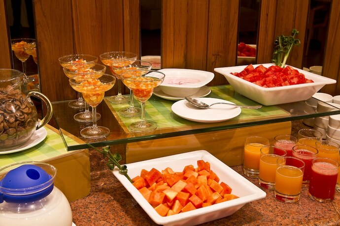 Imagen del bar/restaurante del Hotel 7 Apple Pimpri Pune. Foto 15