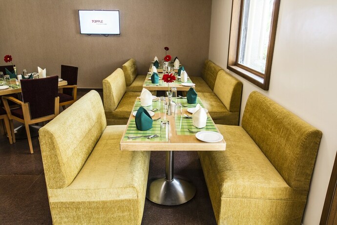 Imagen del bar/restaurante del Hotel 7 Apple Pimpri Pune. Foto 17