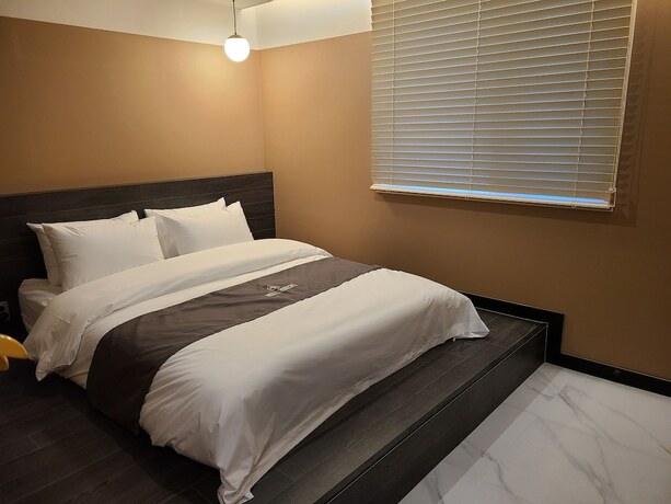 Imagen de la habitación del Hotel 7 Bricks Hotel. Foto 12