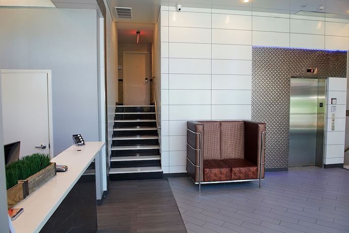 Imagen de los interiores del Hotel 7 Days Bronx. Foto 16