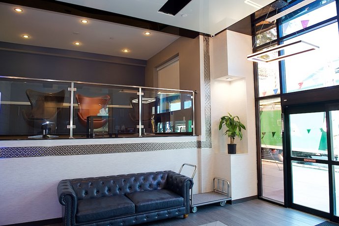 Imagen de los interiores del Hotel 7 Days Bronx. Foto 19