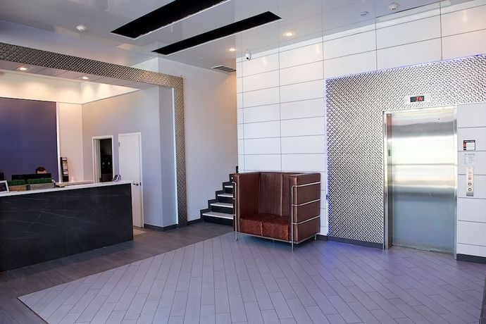 Imagen de los interiores del Hotel 7 Days Bronx. Foto 20