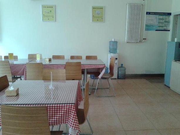 Imagen del bar/restaurante del Hotel 7 Days Inn Bird's Nest Stadium. Foto 7