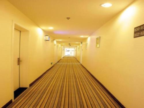 Imagen general del Hotel 7 Days Inn Guiyang Gaicha Avenue Guizhou Institute of Technology. Foto 1