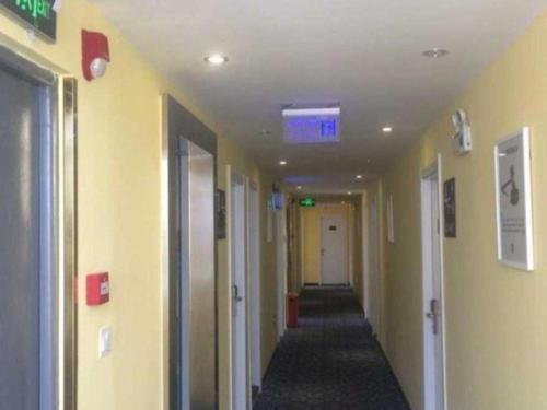 Imagen general del Hotel 7 Days Inn Huanggang Luotian Hedong Street Dabieshan Food Plaza. Foto 3