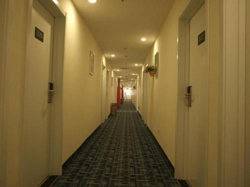 Imagen general del Hotel 7 Days Inn Sanhe Yanjiao Yanjin Road. Foto 8