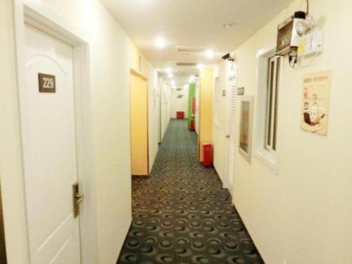 Imagen general del Hotel 7 Days Inn Tianjin Railway Station. Foto 2